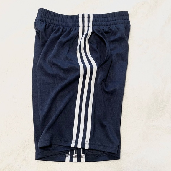 🆕Boys Adidas Classic Three-Stripe Shorts - Picture 13 of 13
